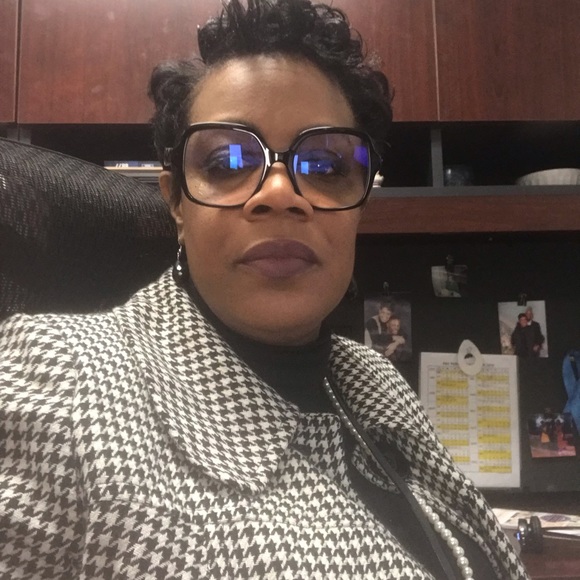 Meet your Posher, Tracie - Picture 2 of 2